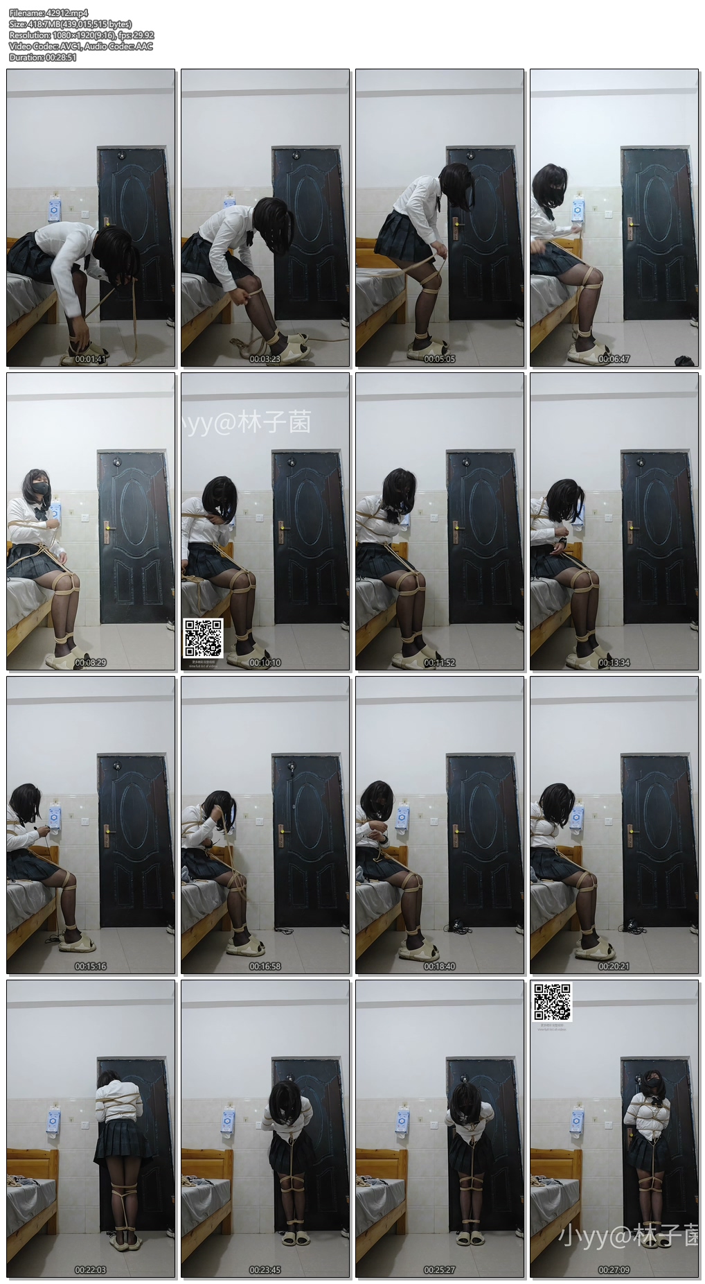 42912----【小yy】jk极光黑丝伪娘并腿强制弯腰，日式吊起双手.jpg